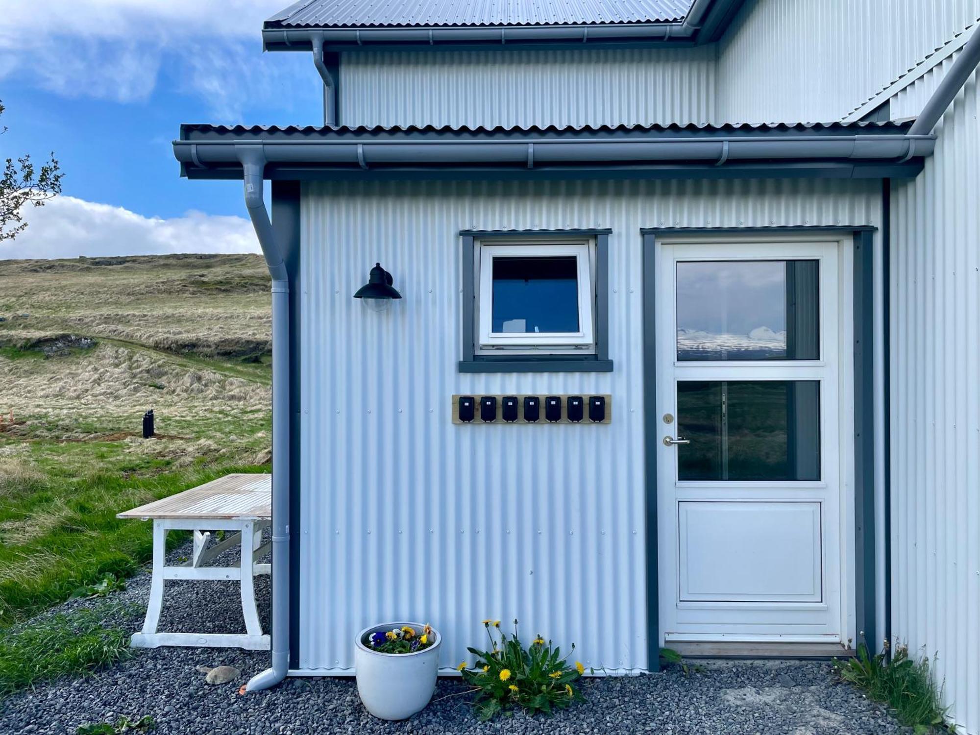 Lindarholl Guesthouse Stori-Bakki Esterno foto