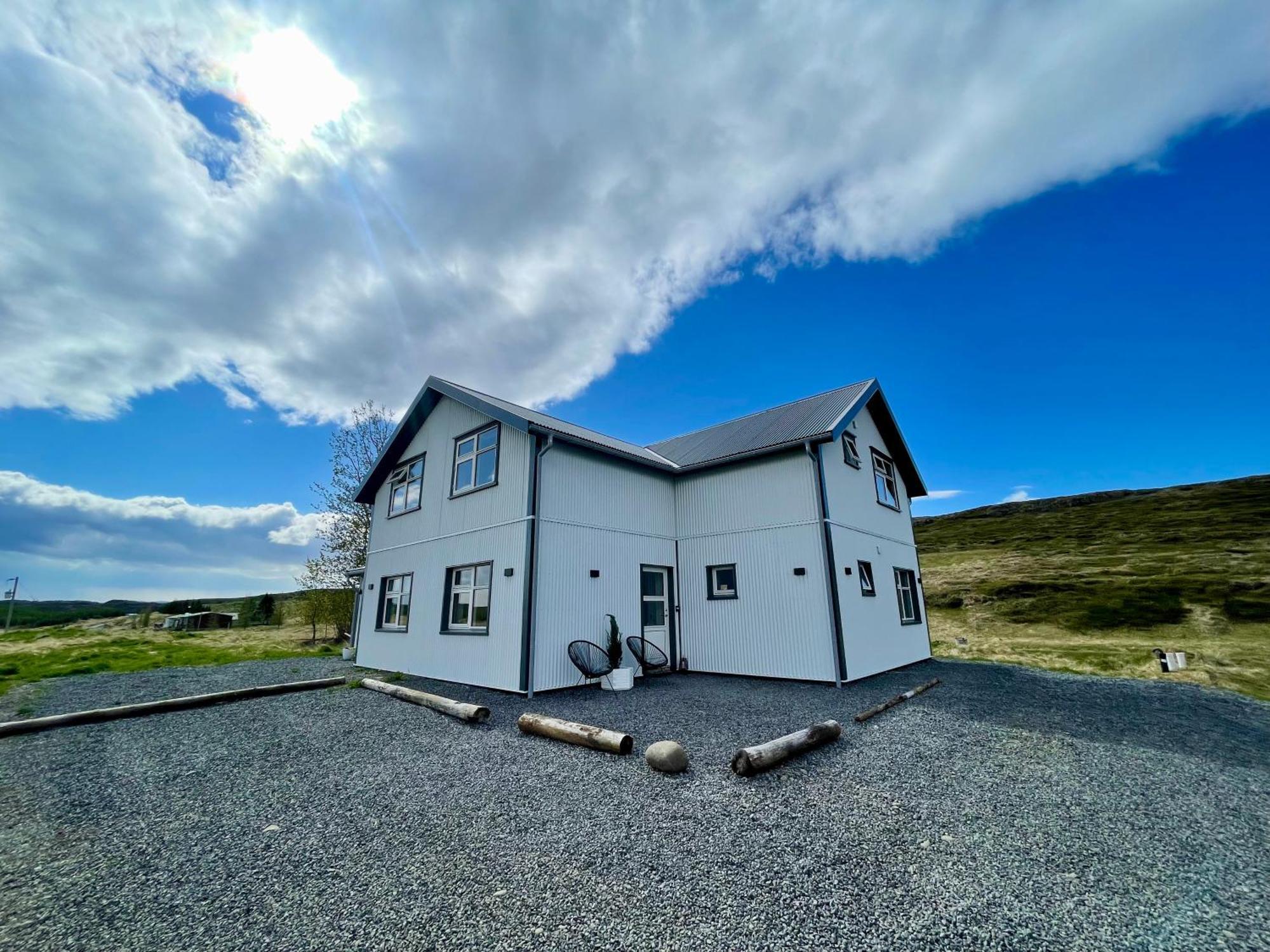 Lindarholl Guesthouse Stori-Bakki Esterno foto